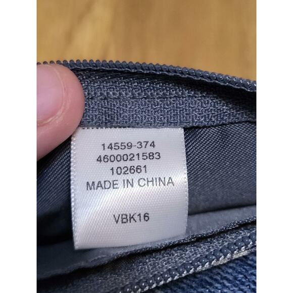 Vera Bradley ID Case Wallet Nomadic Floral Pattern Keychain Zip Coin Purse NWT - Picture 8 of 8